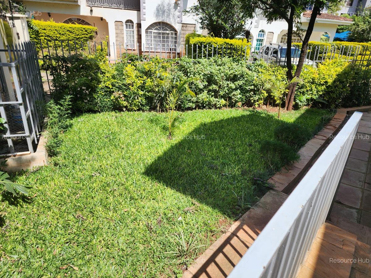 4 Bed Townhouse with En Suite at Lavington - 2