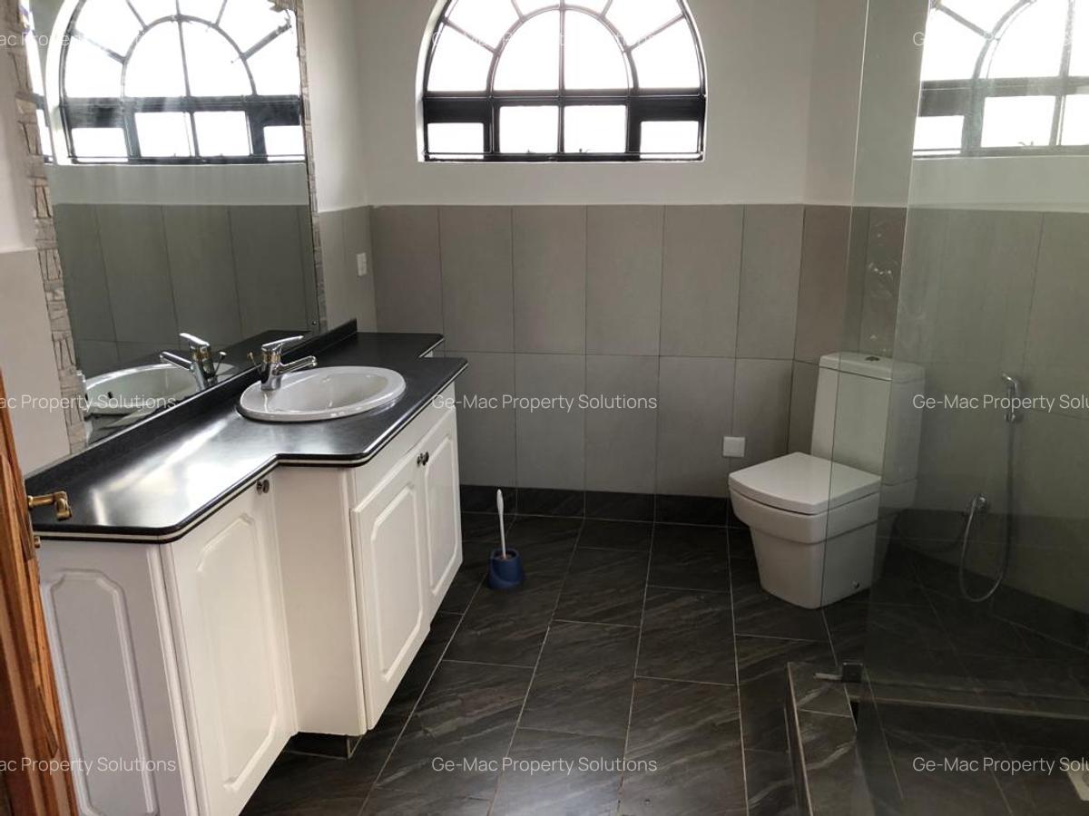 5 Bed House with En Suite in Nyari - 8
