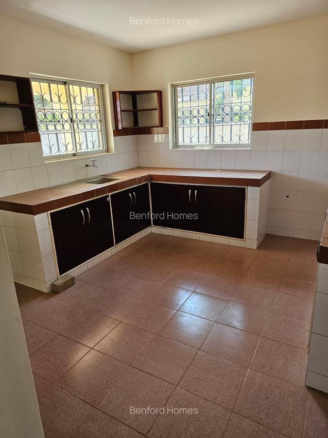 3 Bed Townhouse with En Suite at Nyali - 15