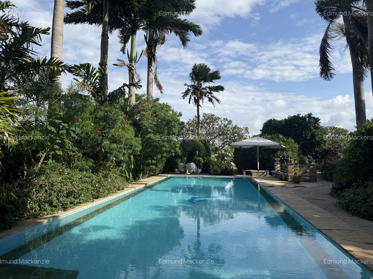 Serviced 2 Bed Apartment with En Suite at Ras Kisauni Road - 9