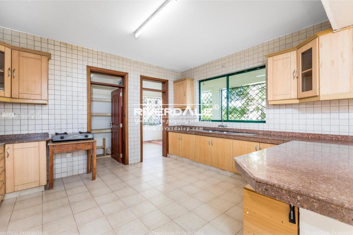 3 Bed Apartment with En Suite in Kilimani - 3
