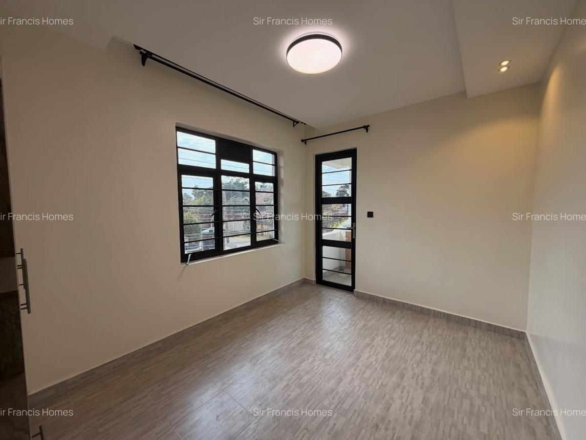 4 Bed House with En Suite at Membley - 4