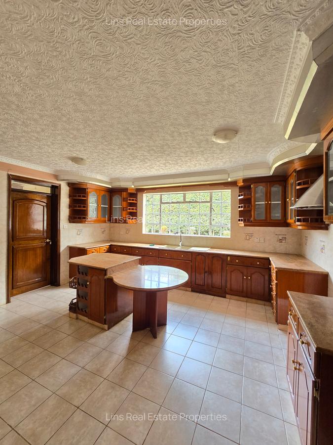 5 Bed House with En Suite in Runda - 4