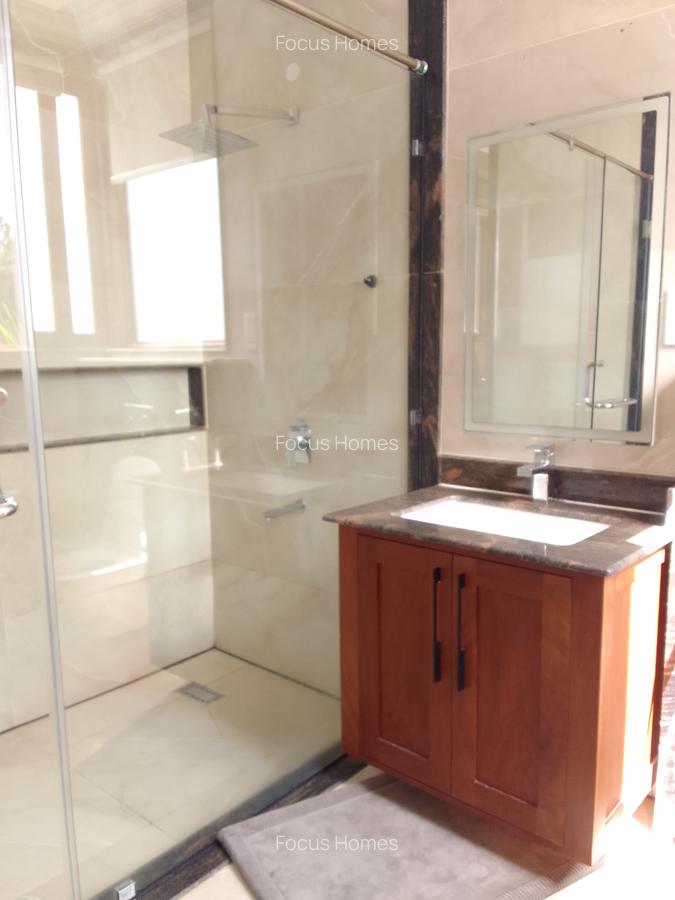 6 Bed Townhouse with En Suite in Lavington - 14