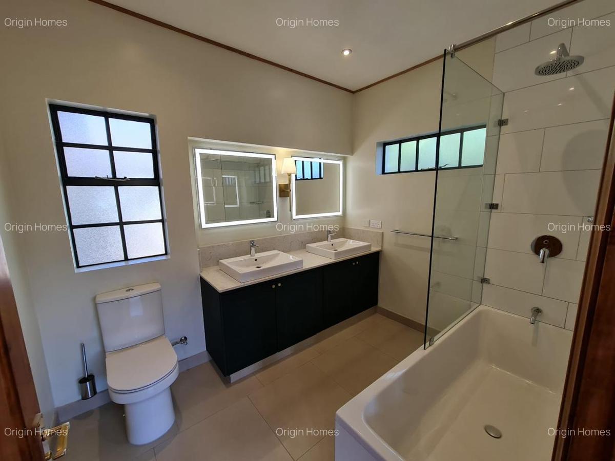 4 Bed House with En Suite at Lavington - 16