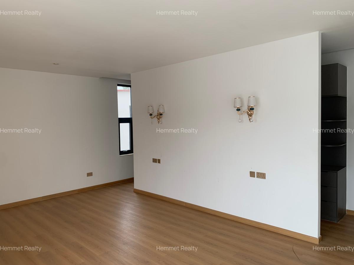 5 Bed Townhouse with En Suite in Lavington - 7