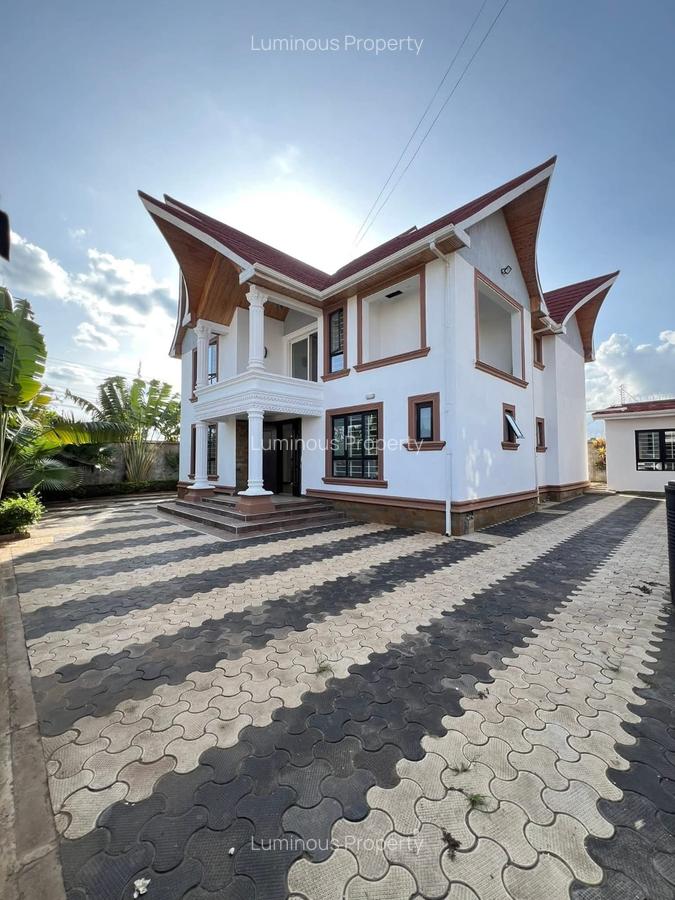 5 Bed House with En Suite at Kamakis - 1