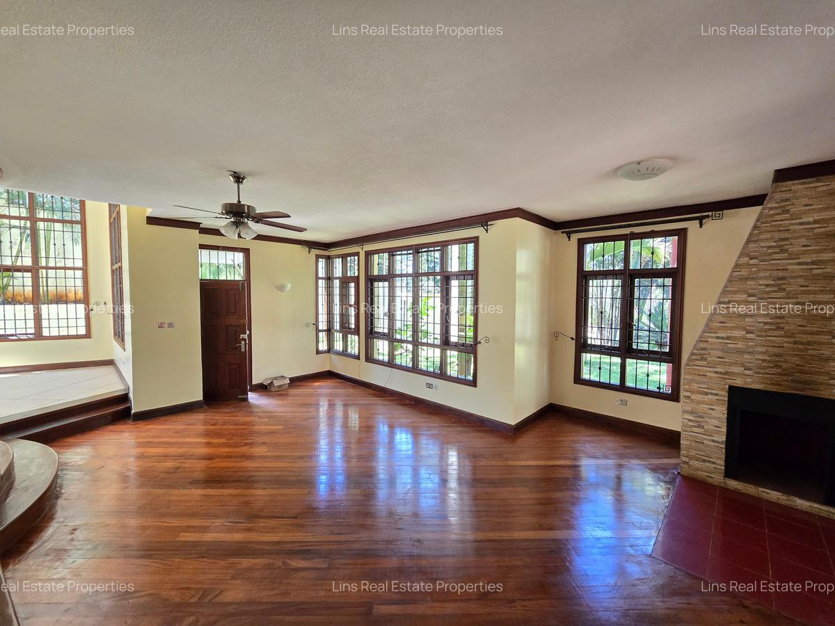 4 Bed House with En Suite in Hill View - 15