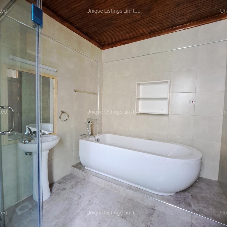 4 Bed Villa with En Suite in Spring Valley - 7