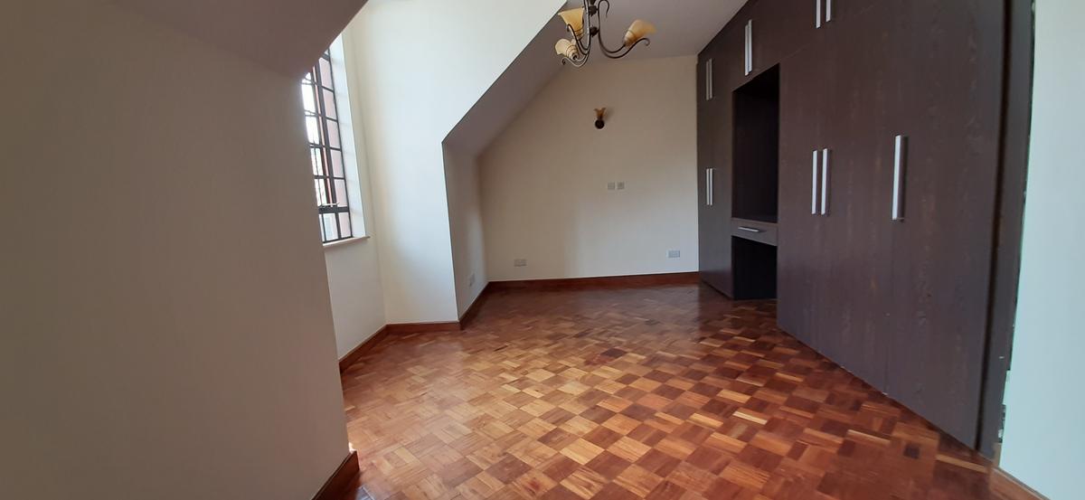 4 Bed Townhouse with En Suite in Lavington - 18