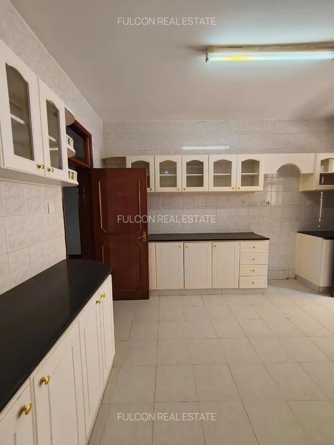 3 Bed Apartment with En Suite in Westlands Area - 1
