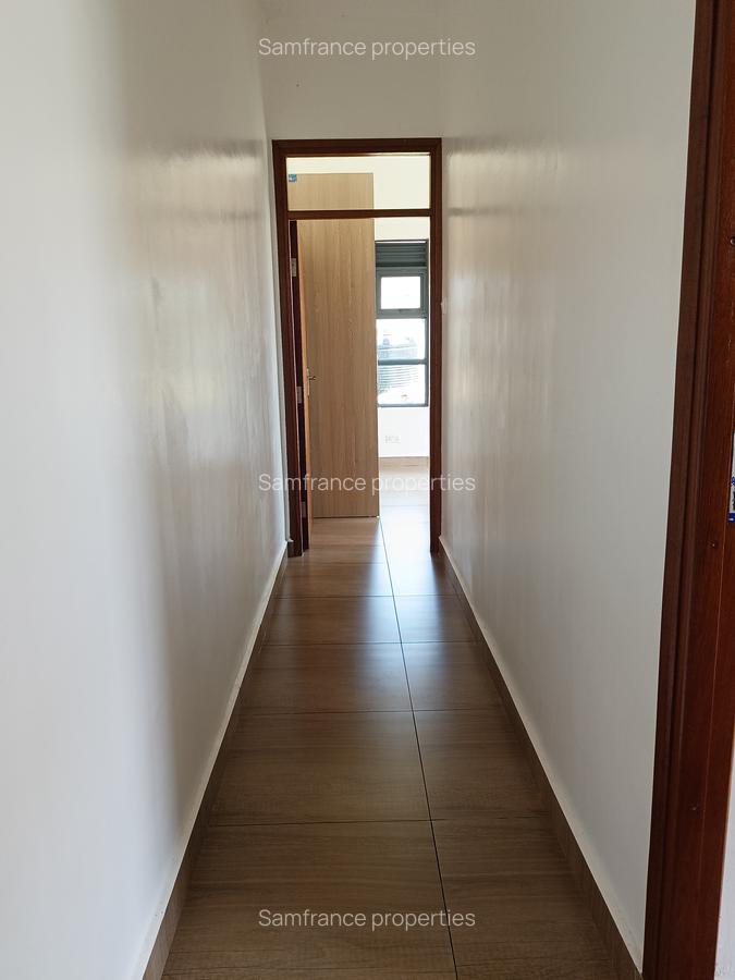 4 Bed Townhouse with En Suite at King'S Eood - 9