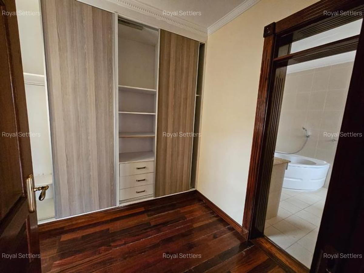 4 Bed Townhouse with En Suite at Kyuna Crescent - 12