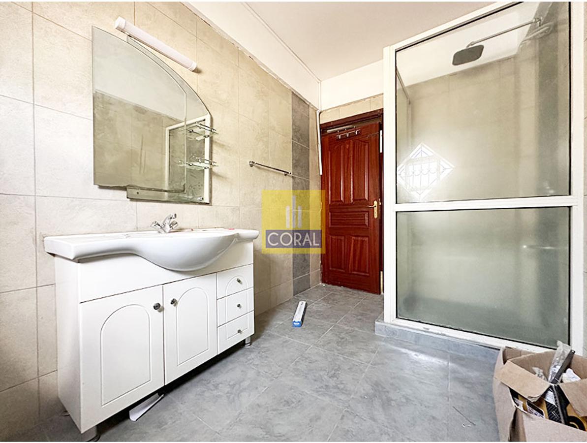 4 Bed Apartment in Parklands - 12