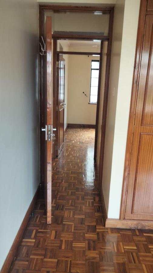 3 Bed Apartment with En Suite at Off Riverside Drive - 12