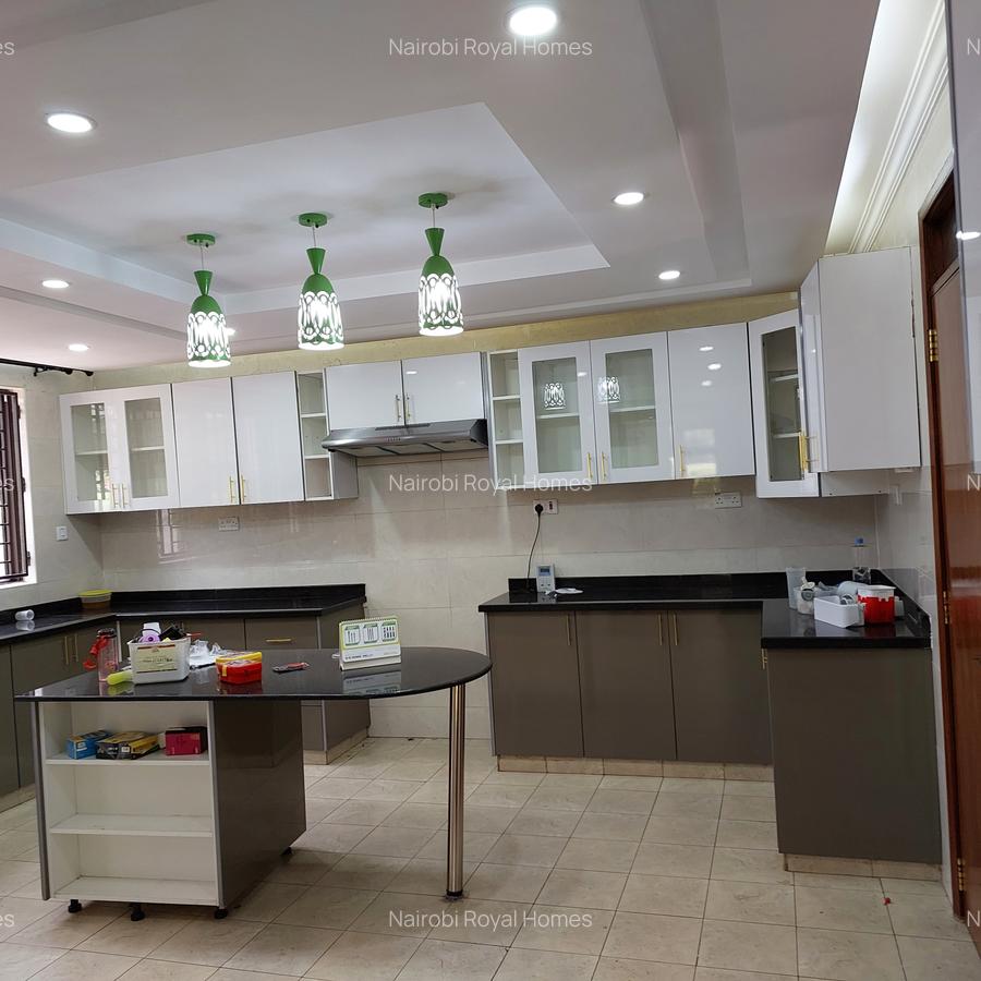 5 Bed Townhouse with En Suite at Off Convent Drive - 8