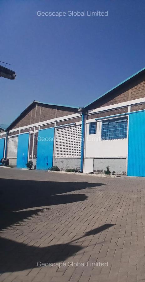 5,000 ft² Warehouse with Parking in Industrial Area - 1