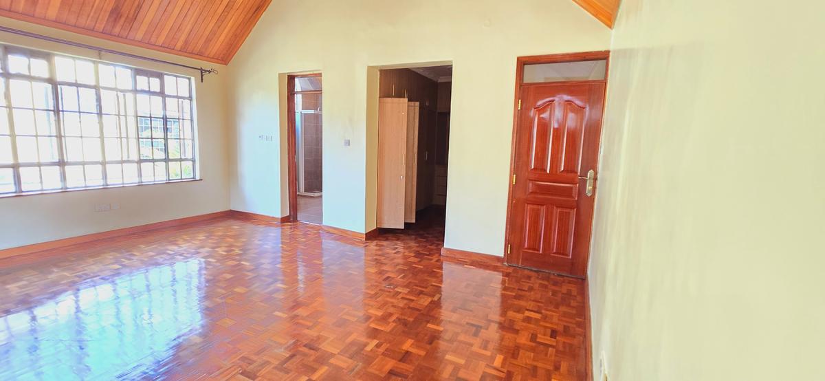 5 Bed Townhouse with En Suite at Lavington - 17