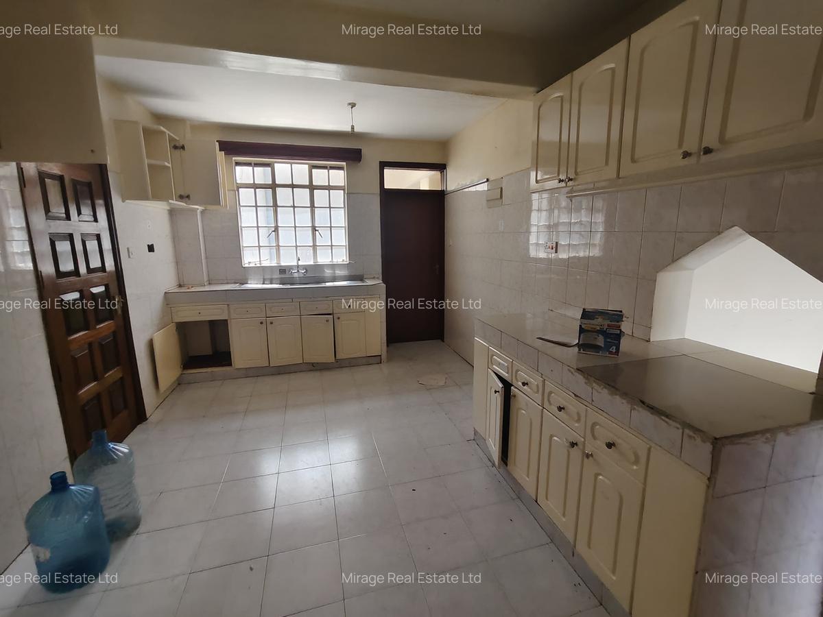3 Bed Apartment with En Suite in Lavington - 5