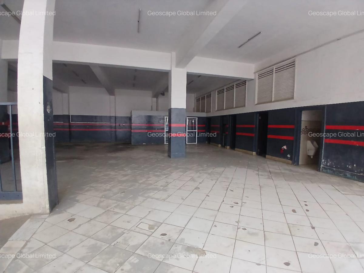 5,500 ft² Warehouse with Parking in Industrial Area - 3