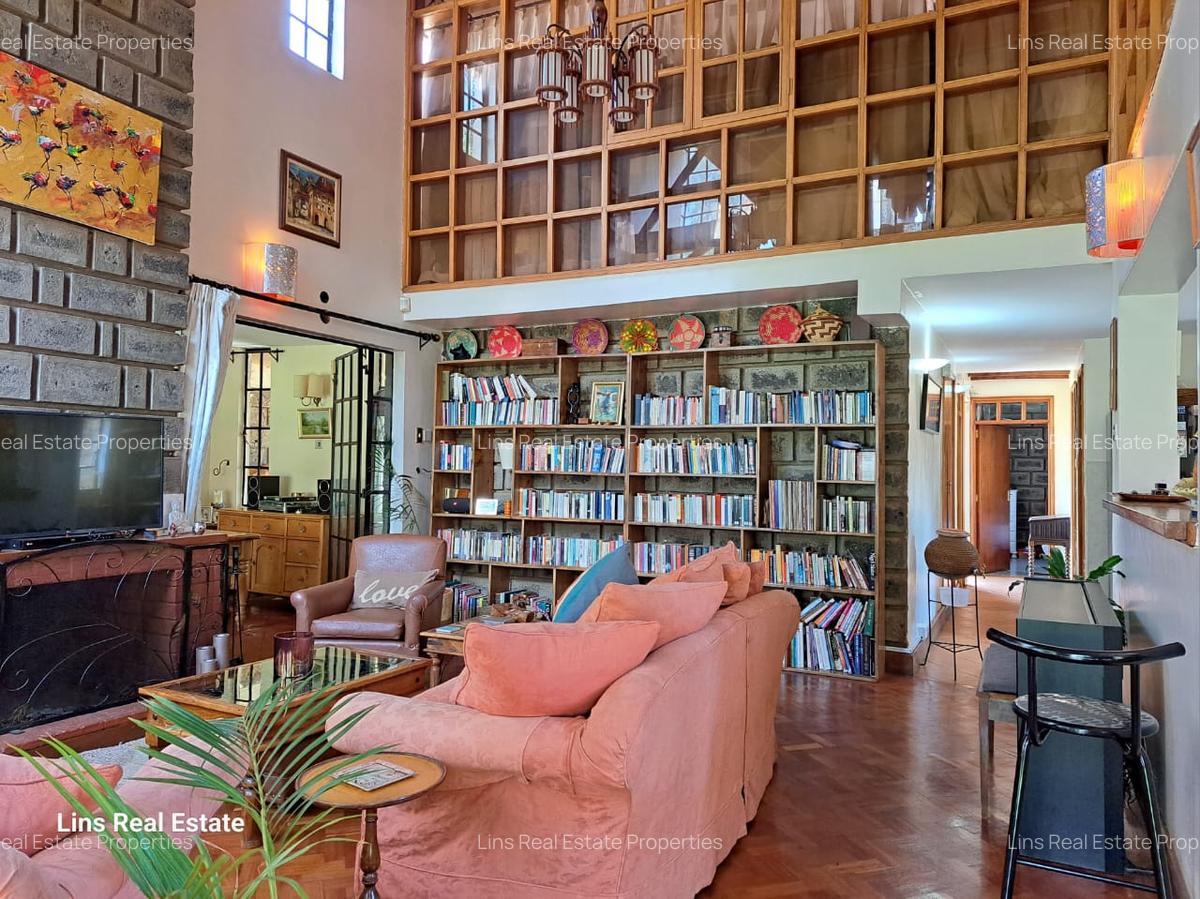 3 Bed House with En Suite in Ridgeways - 12