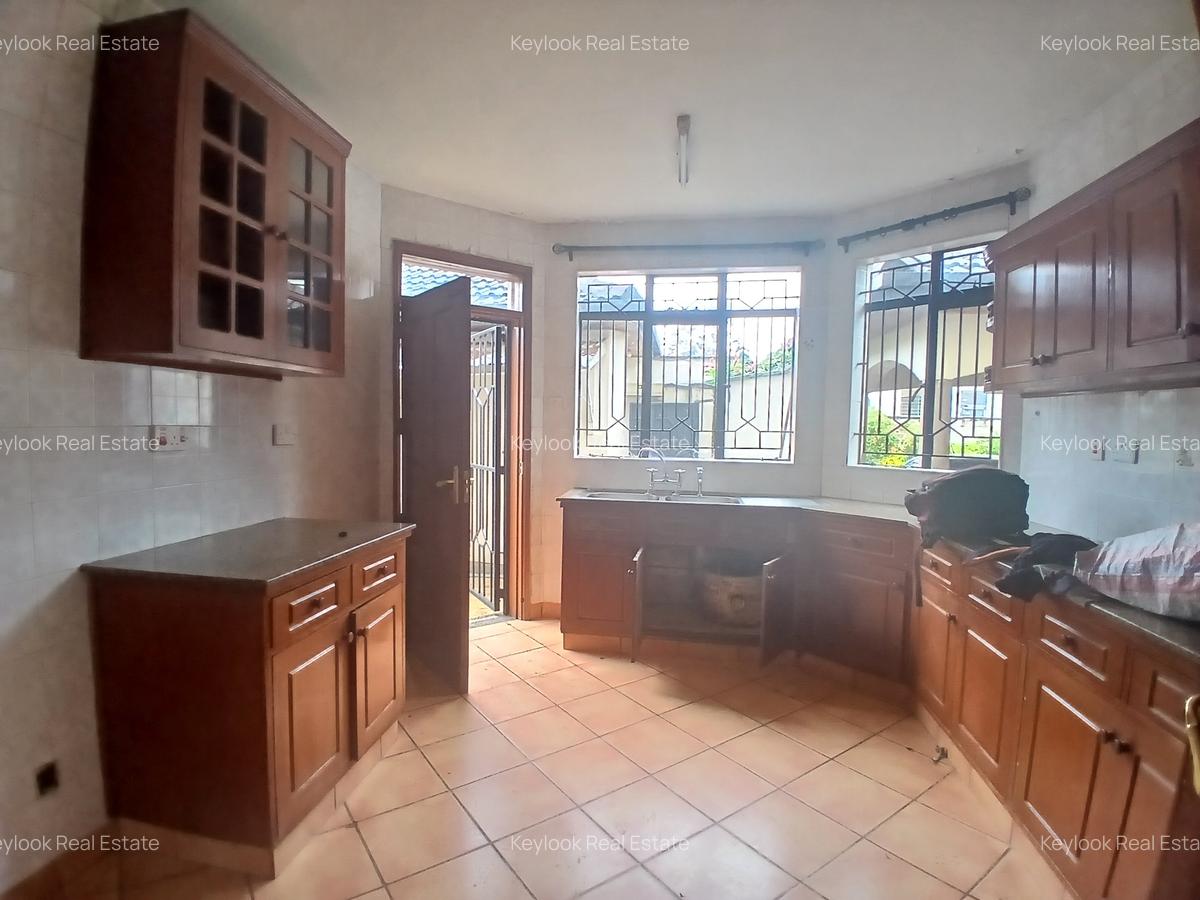 4 Bed Townhouse with En Suite at Lavington Green - 15