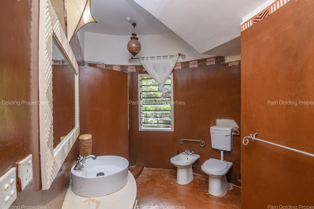 2 Bed Villa with Swimming Pool at Golf Coarse Road - 13