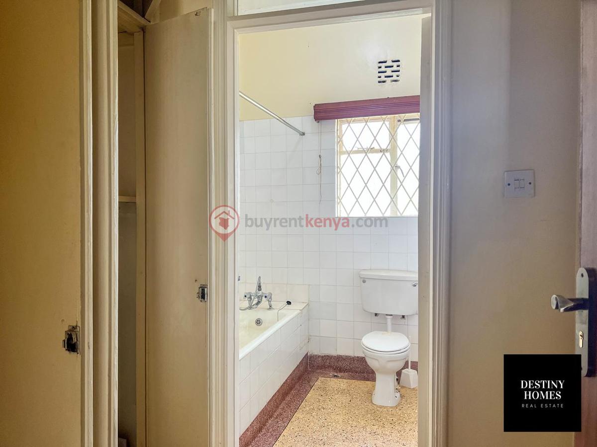 4 Bed House with En Suite in Riverside - 6