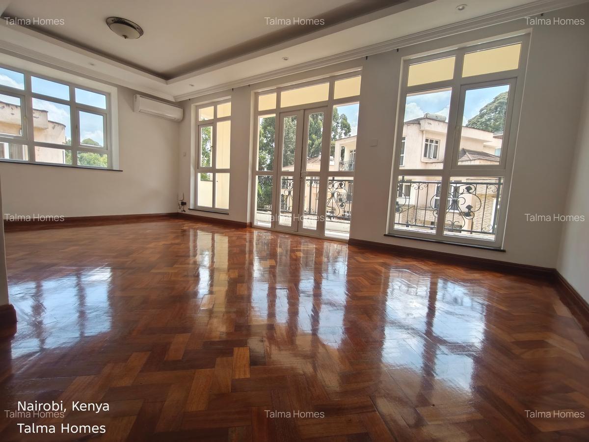 6 Bed Townhouse with En Suite at Lavington - 7