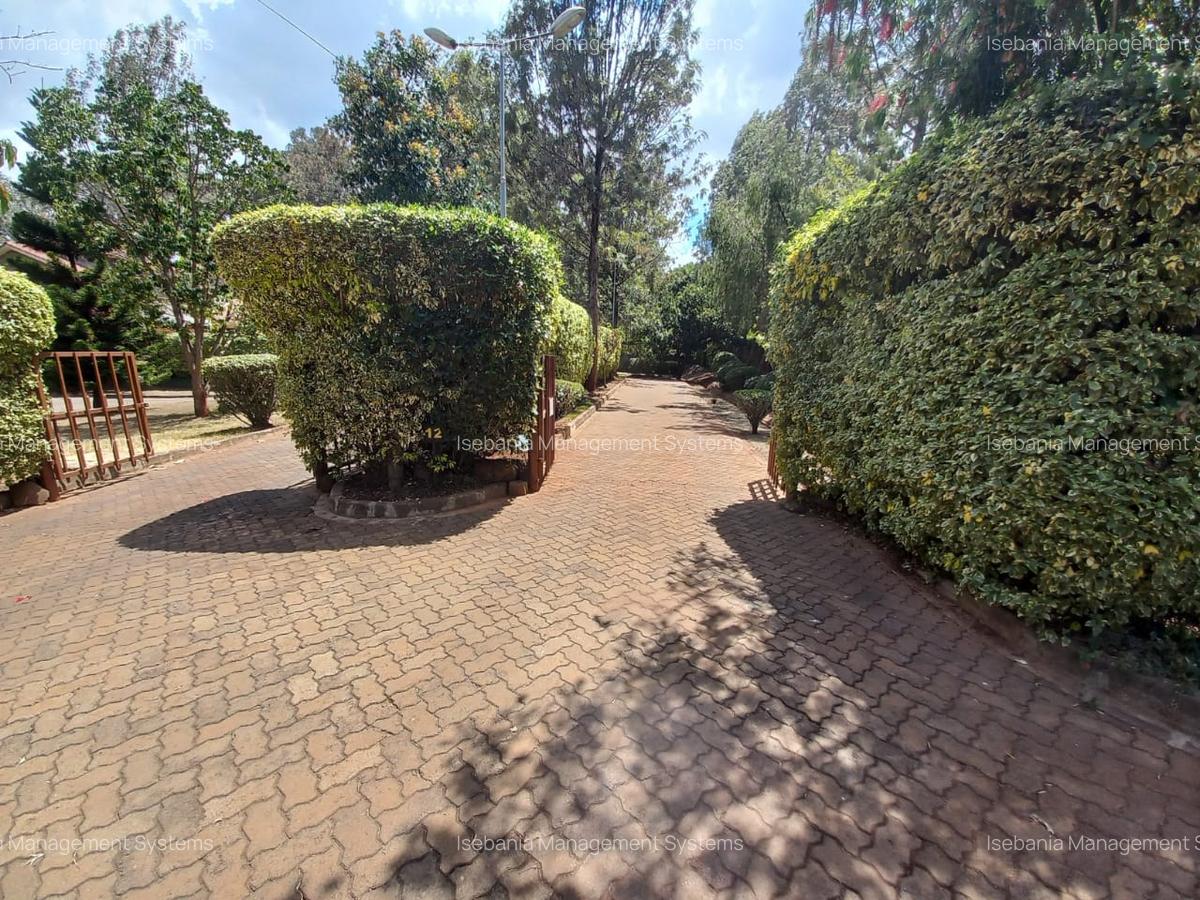 4 Bed House with En Suite at - 4