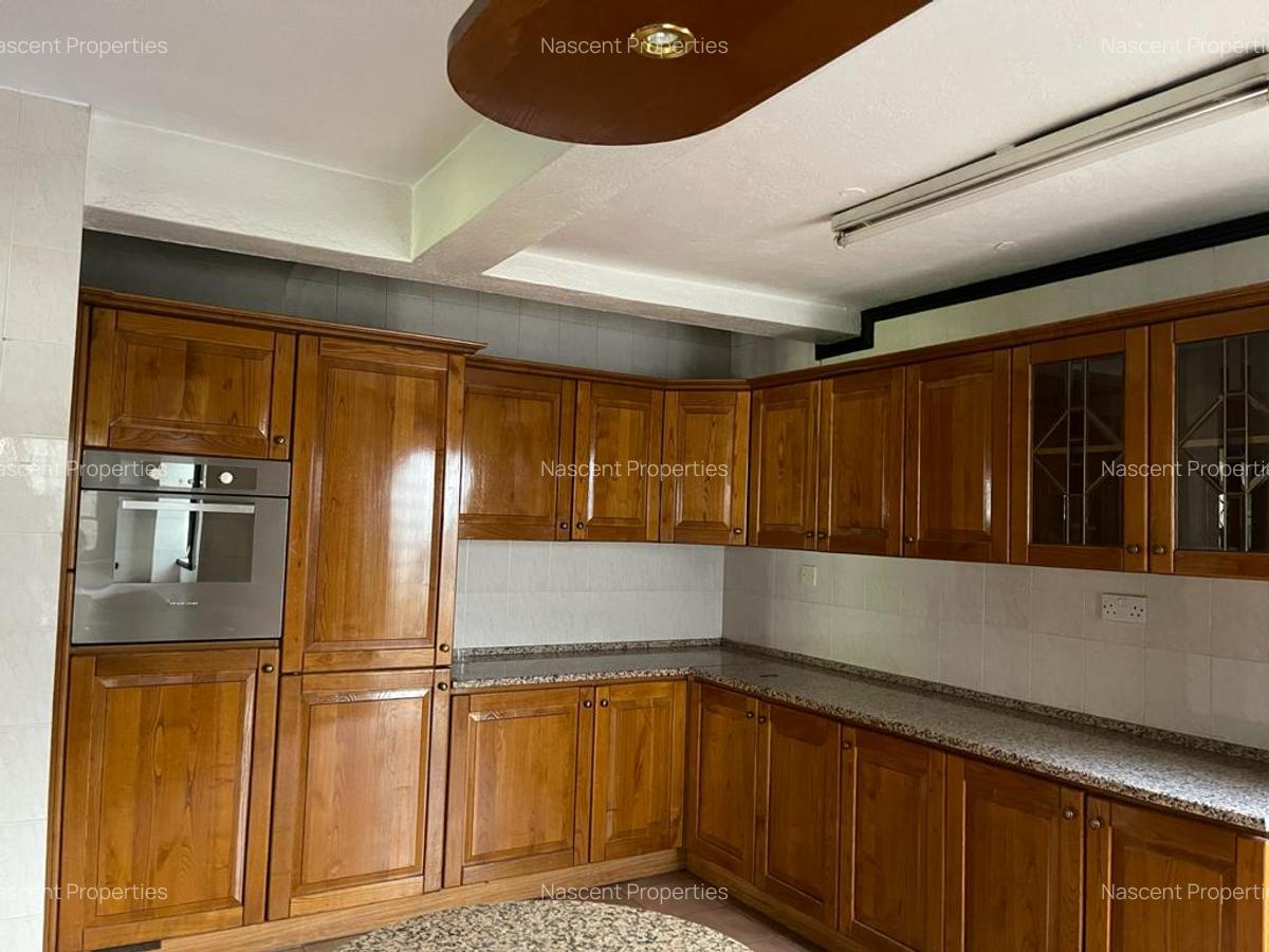 4 Bed Townhouse with En Suite in Riverside - 18