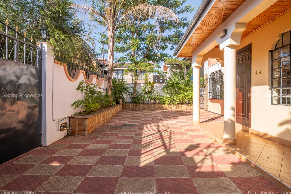 4 Bed House with En Suite at Safari Park - 20