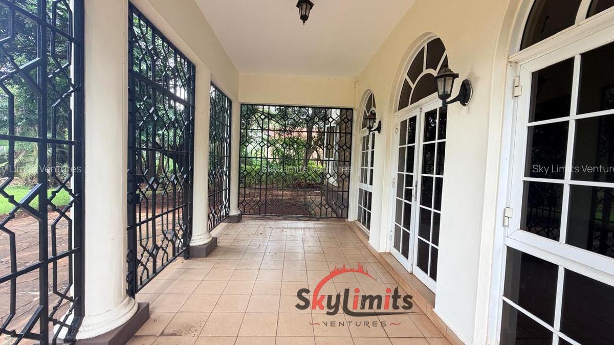 4 Bed House with En Suite in Hill View - 5