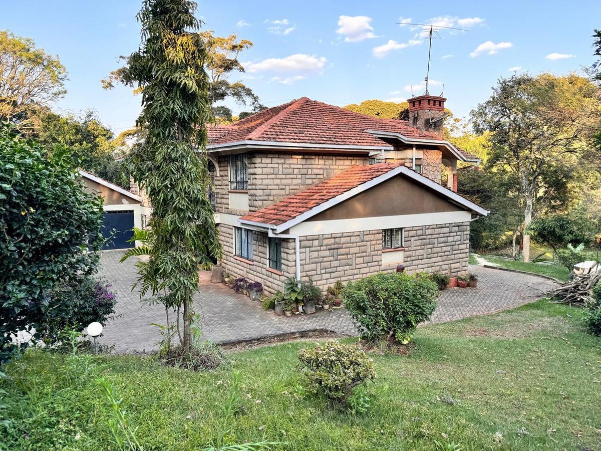 5 Bed House with En Suite in Lavington - 3