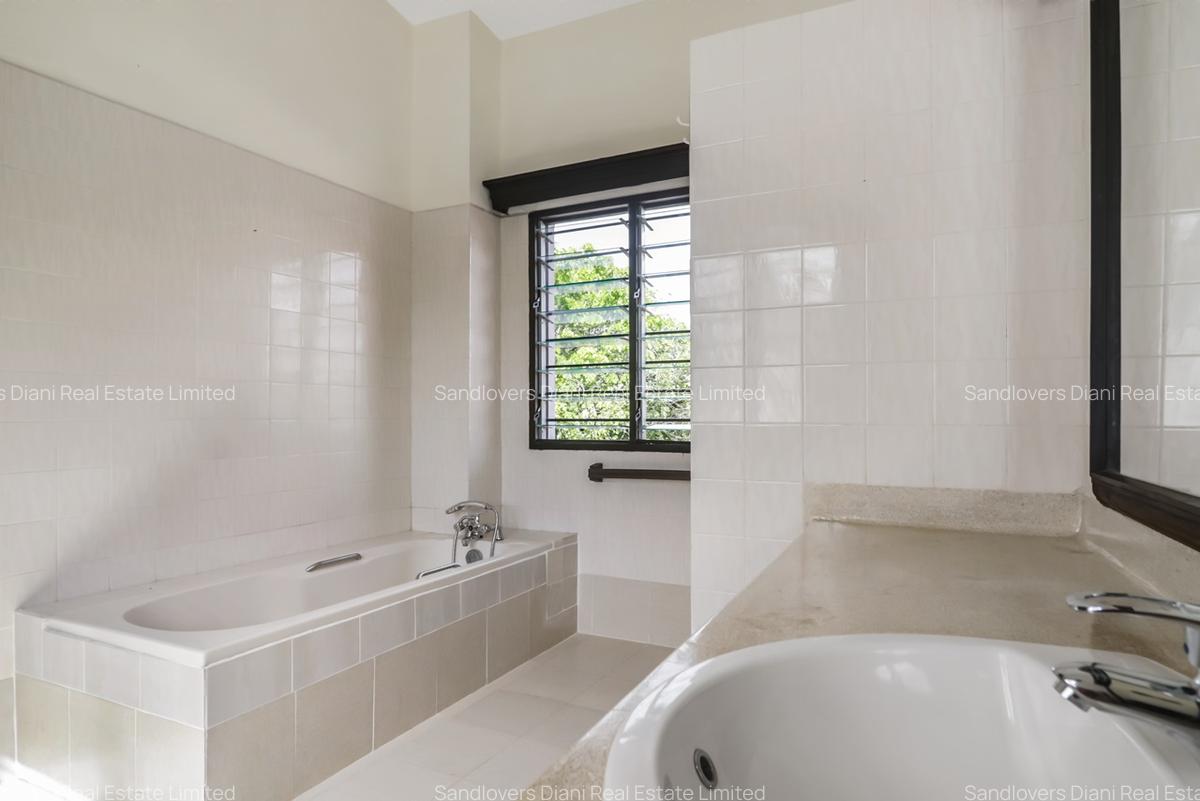 5 Bed Villa with Swimming Pool in Diani - 5