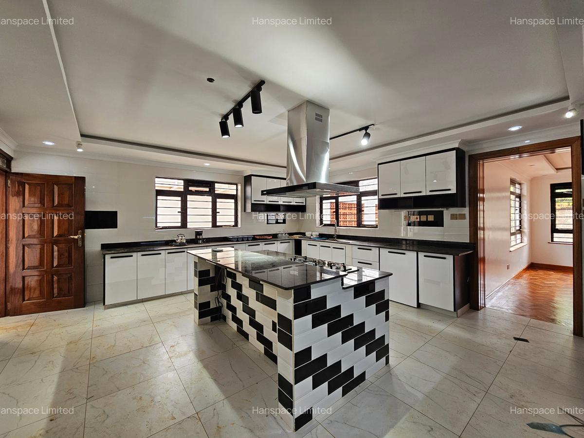 5 Bed Villa with En Suite in Runda - 6