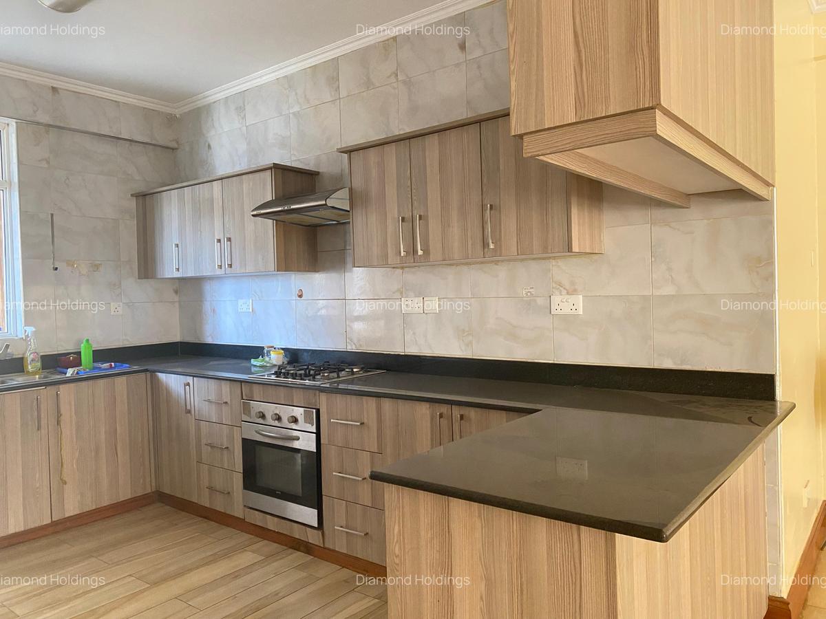 4 Bed Apartment with En Suite at Parklands - 4