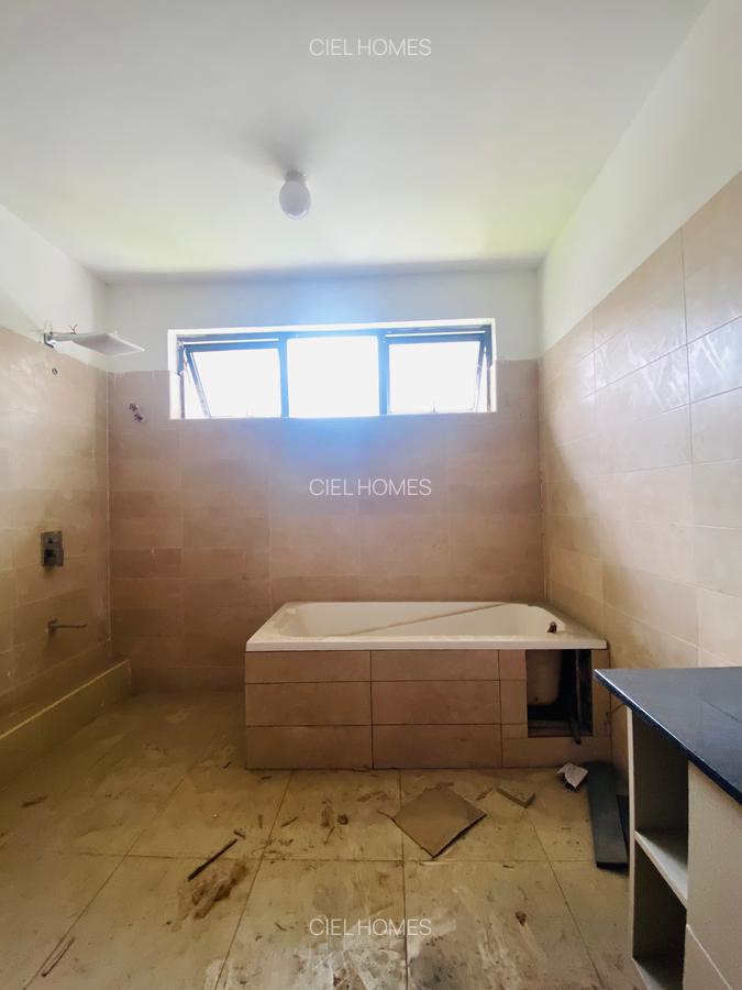 4 Bed Villa with En Suite in Lavington - 15