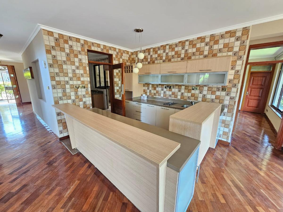 4 Bed Townhouse with En Suite in Ridgeways - 4