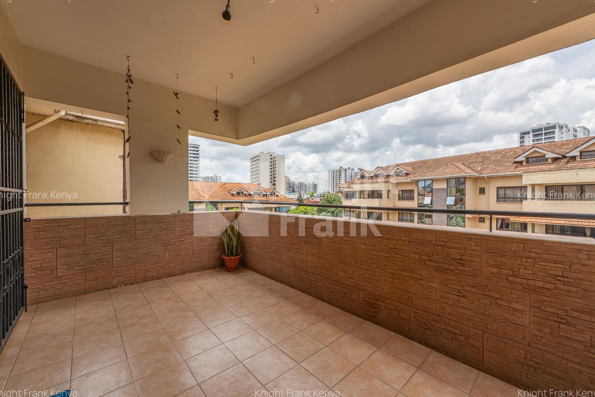 4 Bed Apartment with En Suite at Wood Avenue - 6