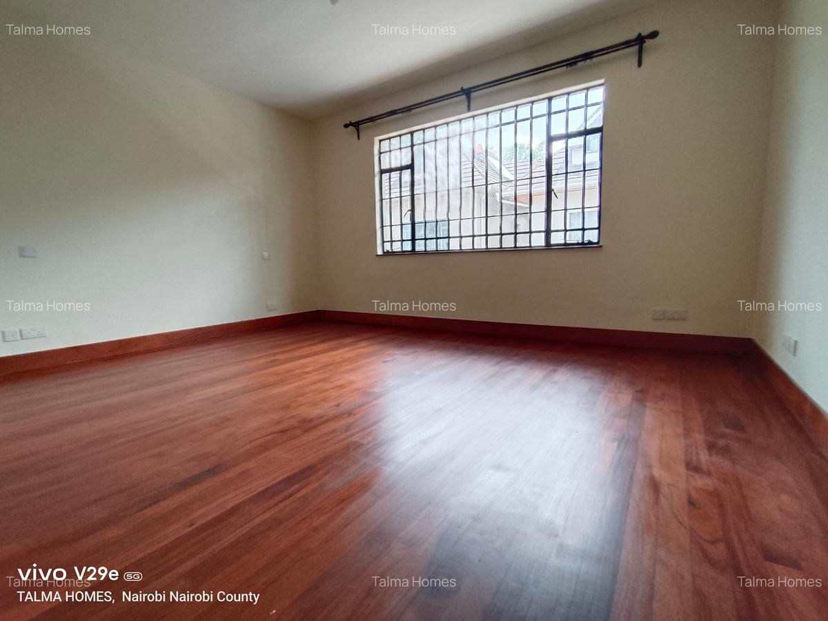 5 Bed Townhouse with En Suite at Lavington - 16