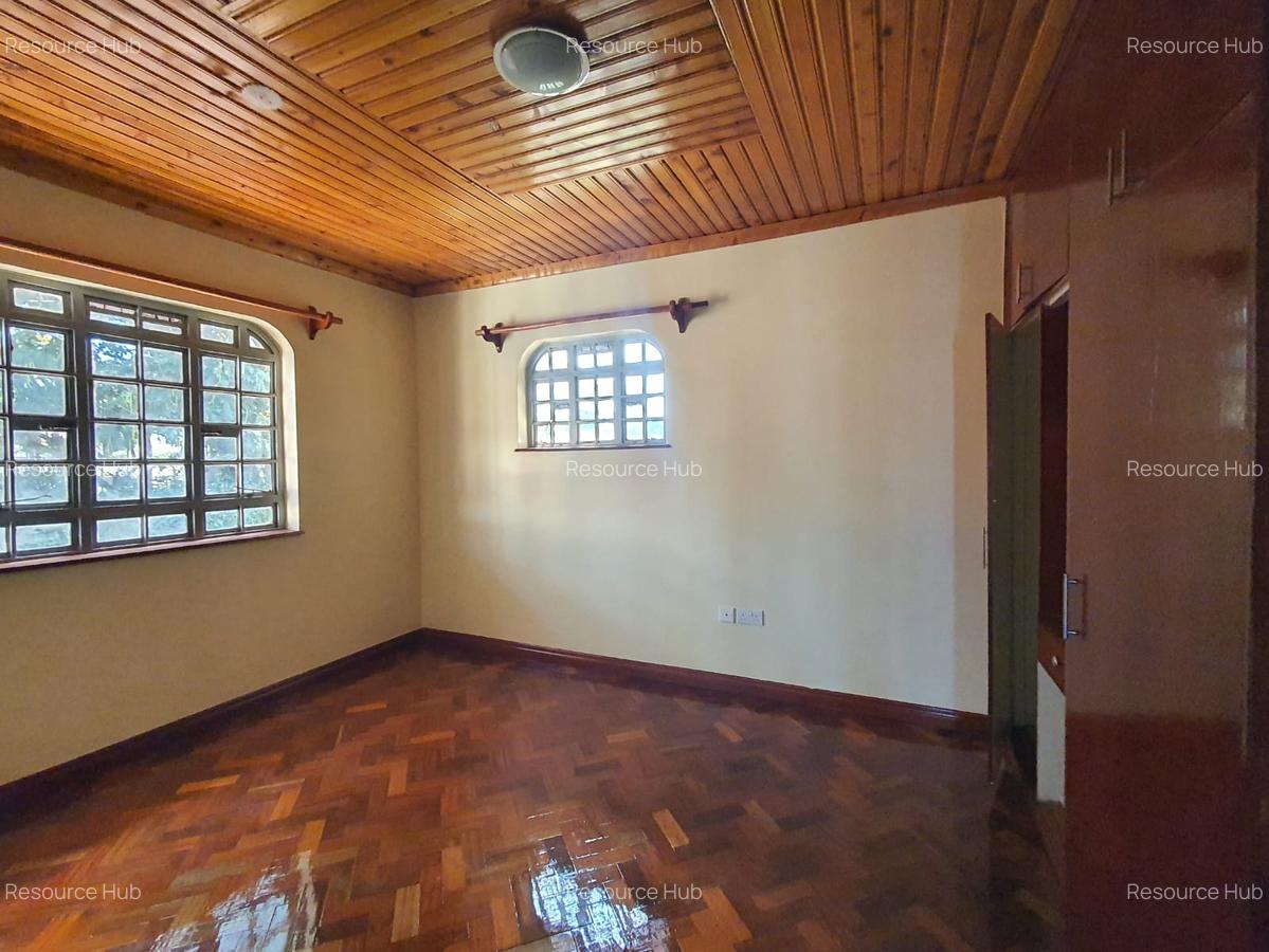 5 Bed House with En Suite at Nyari - 16