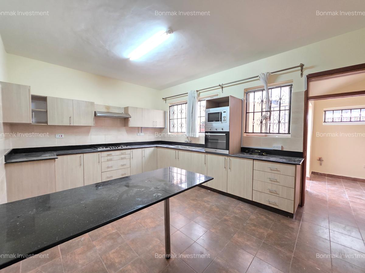4 Bed Townhouse with En Suite at Kyuna - 18