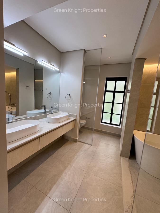 5 Bed Townhouse with En Suite in Lavington - 4