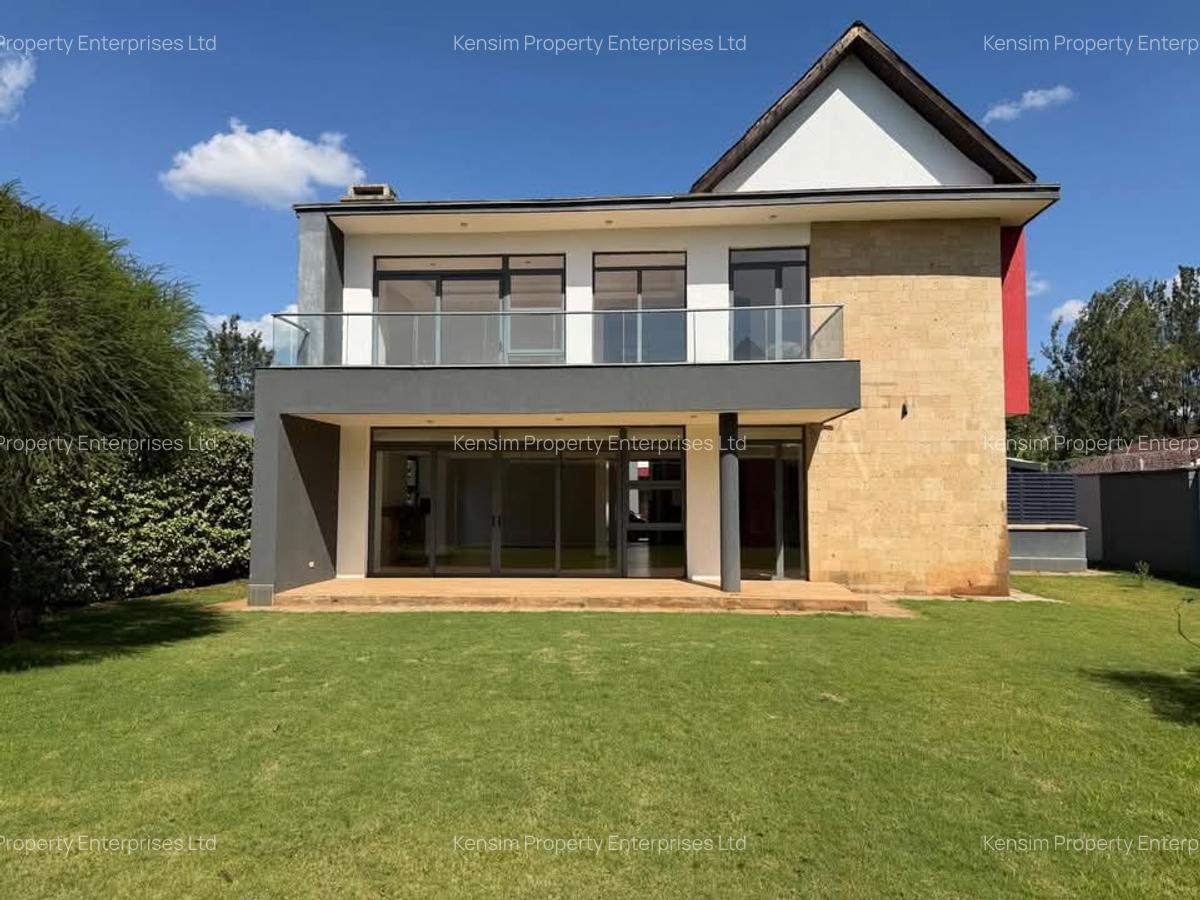 4 Bed Townhouse with En Suite in Ridgeways - 1