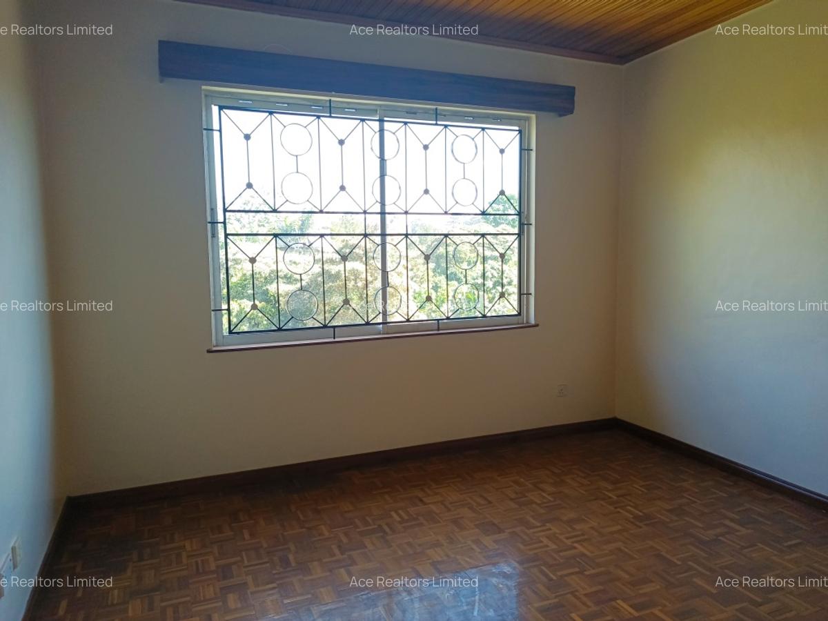 4 Bed Apartment with En Suite at Riverside Drive - 7