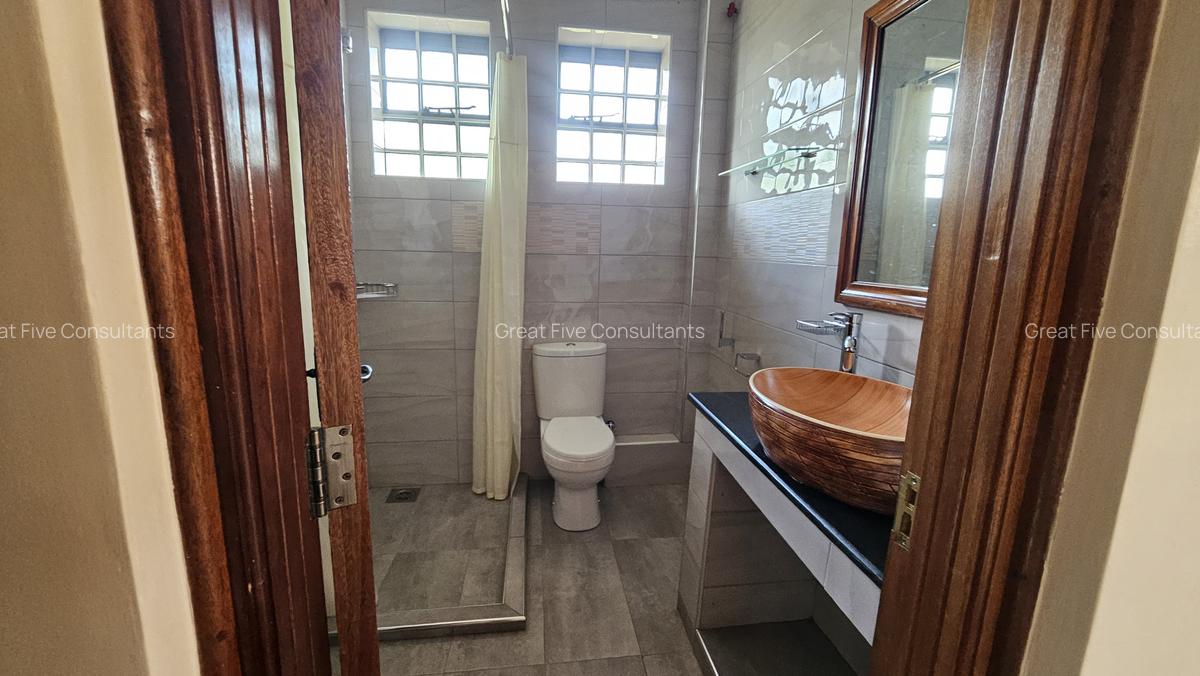 5 Bed Villa with En Suite in Runda - 11