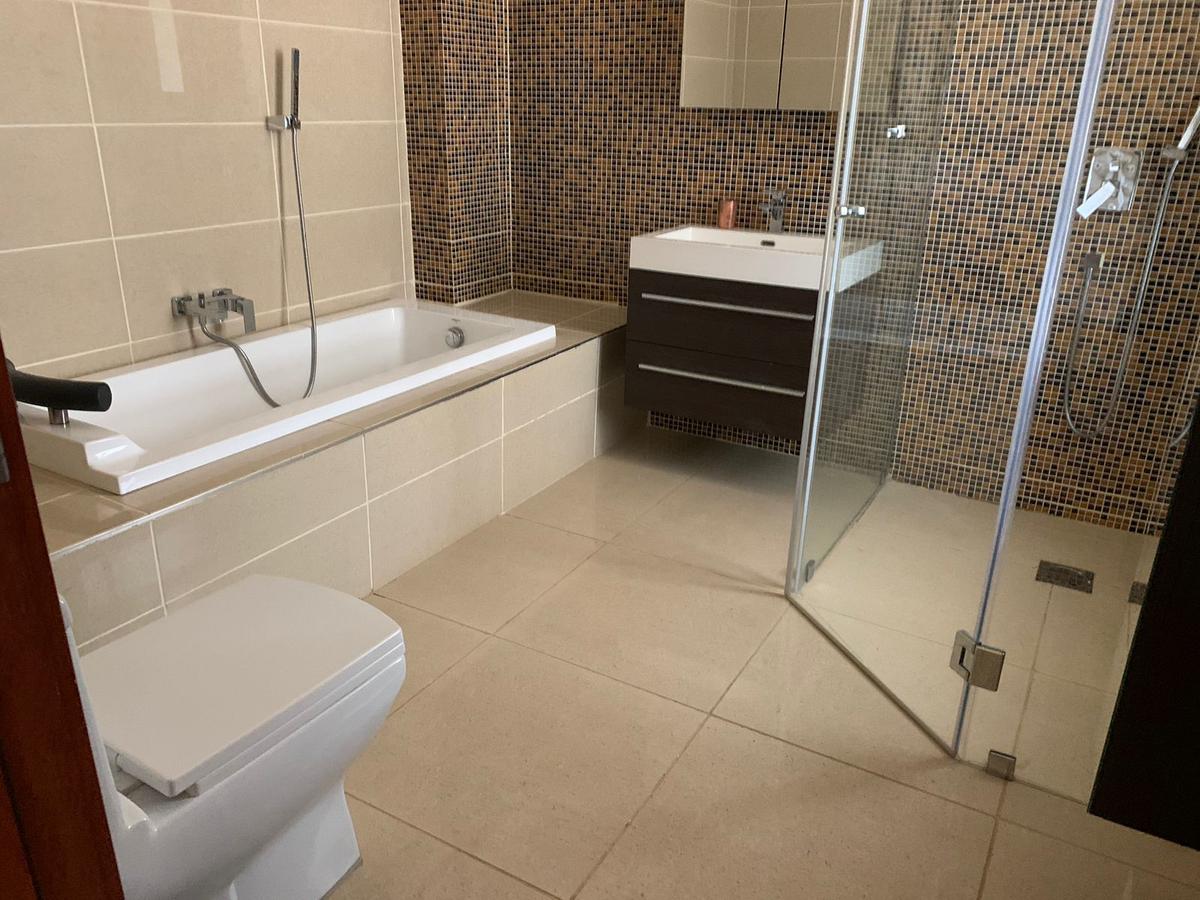3 Bed Apartment with En Suite in Westlands Area - 17