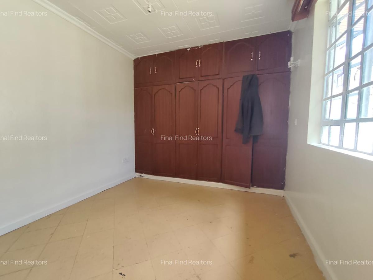 5 Bed House with En Suite in Runda - 11