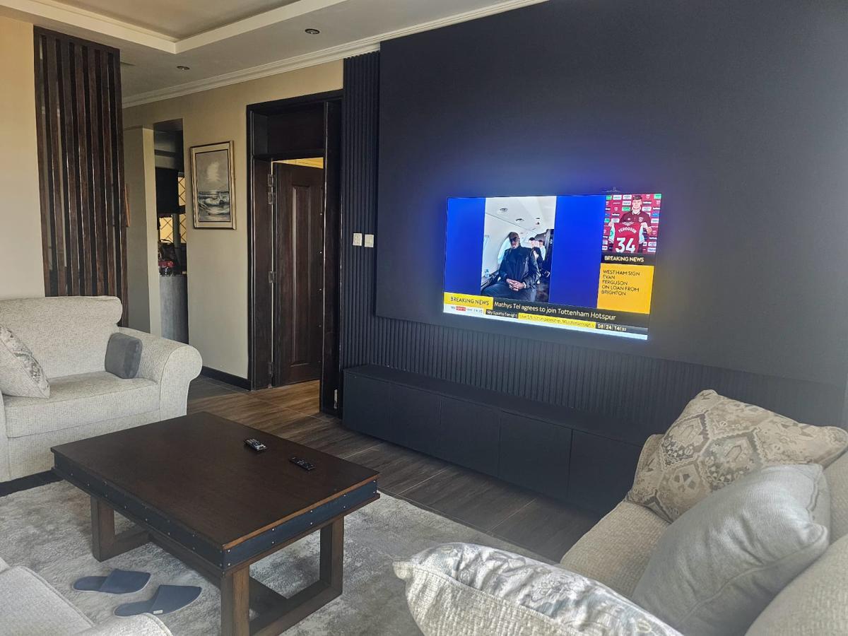 furnished 2 bed apartment with en suite in westlands area